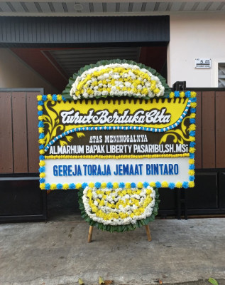 Papan Bunga Duka di Menganti